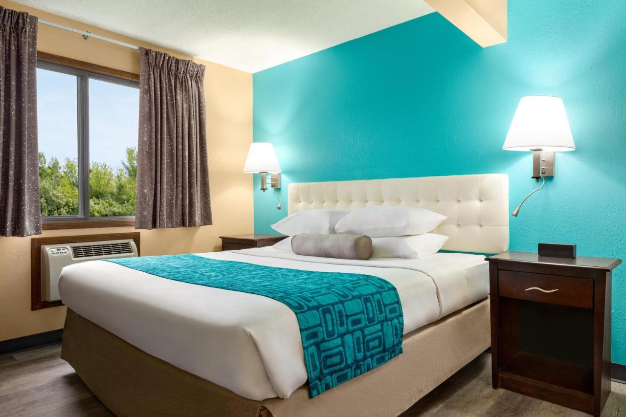 Howard Johnson By Wyndham Waterloo/Cedar Falls Dış mekan fotoğraf