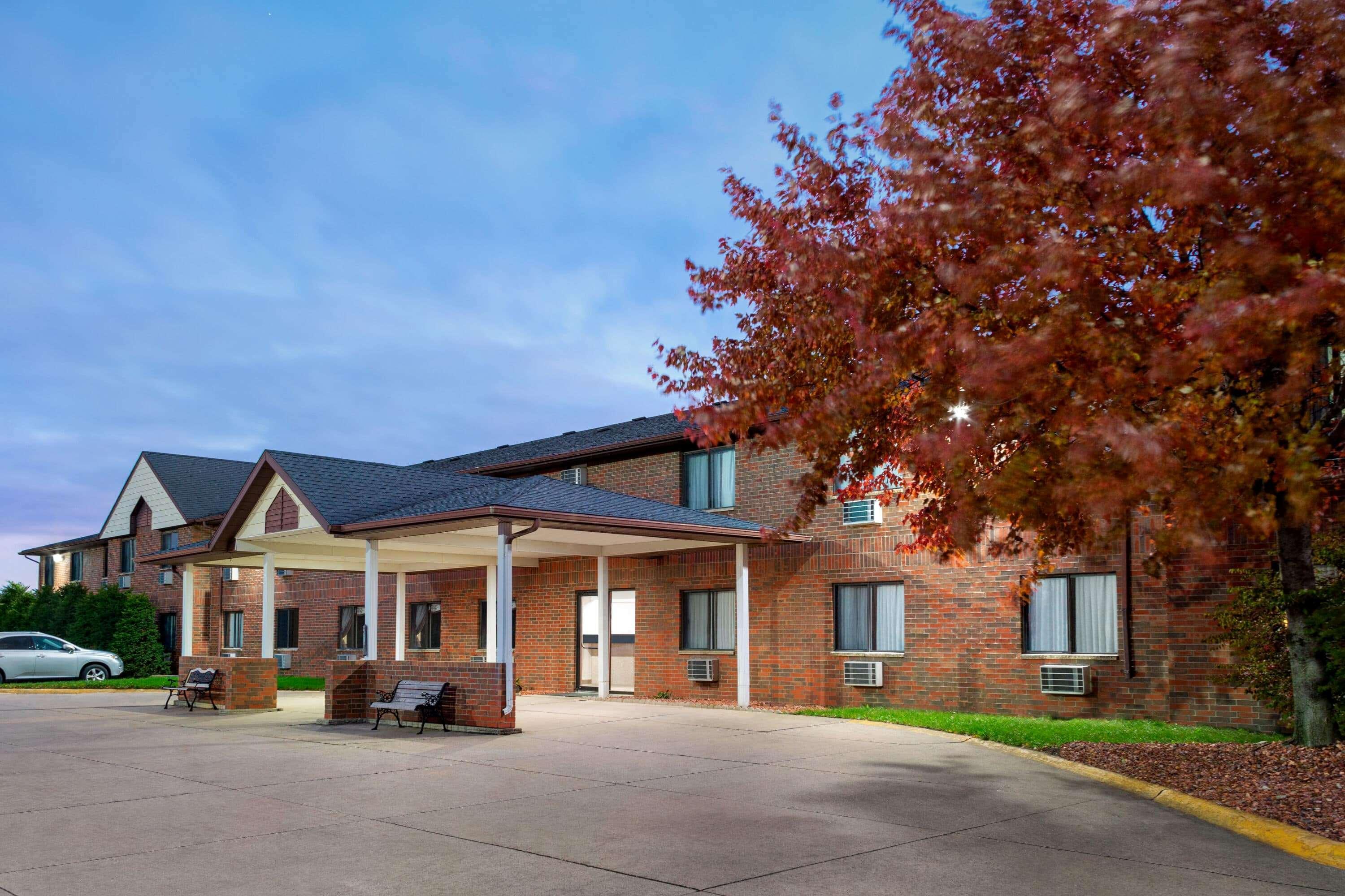 Howard Johnson By Wyndham Waterloo/Cedar Falls Dış mekan fotoğraf