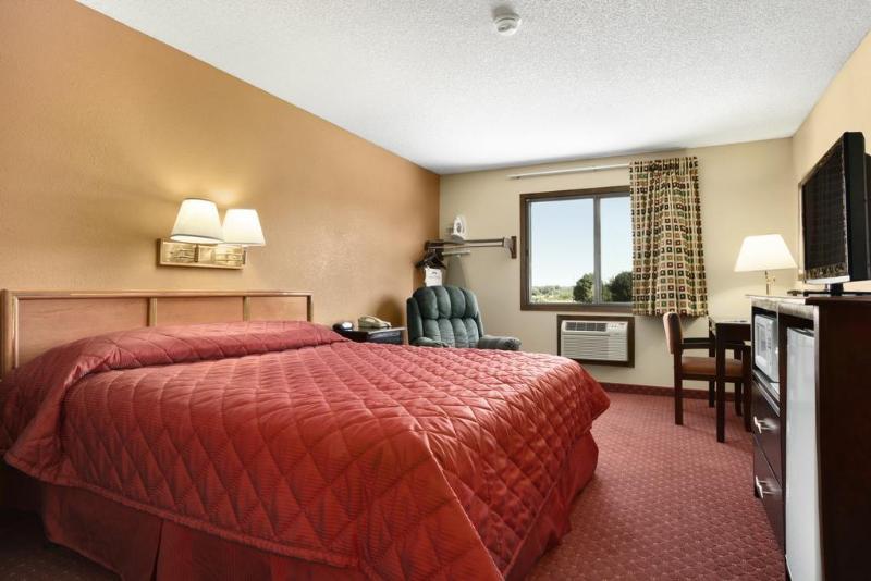 Howard Johnson By Wyndham Waterloo/Cedar Falls Dış mekan fotoğraf