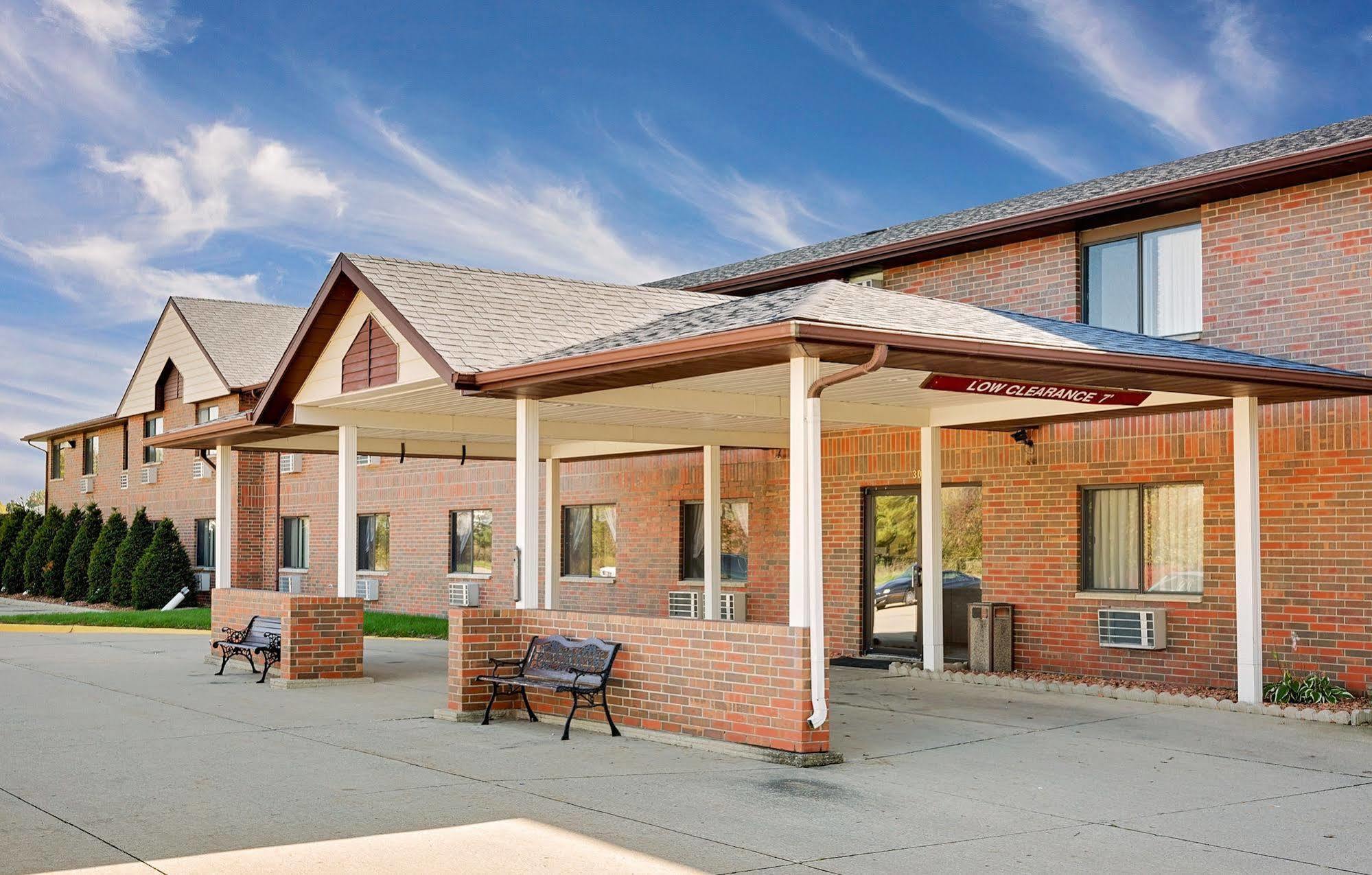 Howard Johnson By Wyndham Waterloo/Cedar Falls Dış mekan fotoğraf